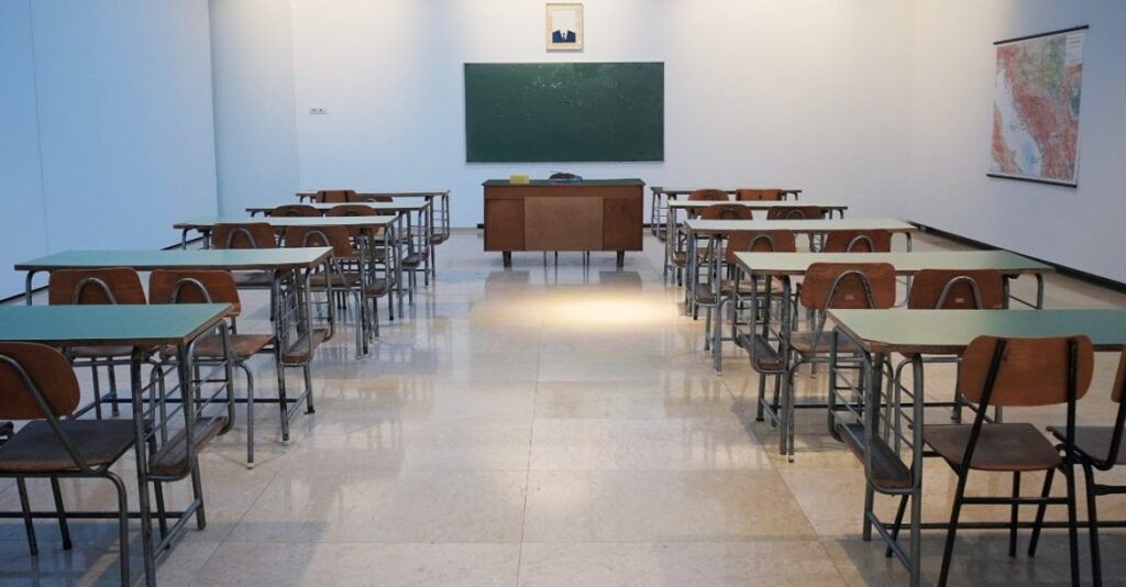 Schools in parts of Oman to hold online classes due to severe weather conditions.